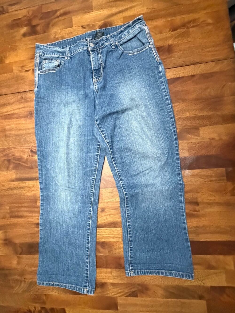 Silver Jeans Co Women’s Size 14 Bootcut Jeans Medium Wash Stretch Embroidered